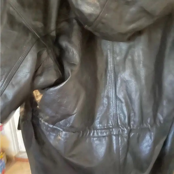 Women’s size medium black leather jacket from Wilson leathers heavy - Picture 4 of 5